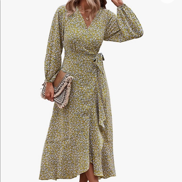 Floral wrap dress. - Picture 3 of 3